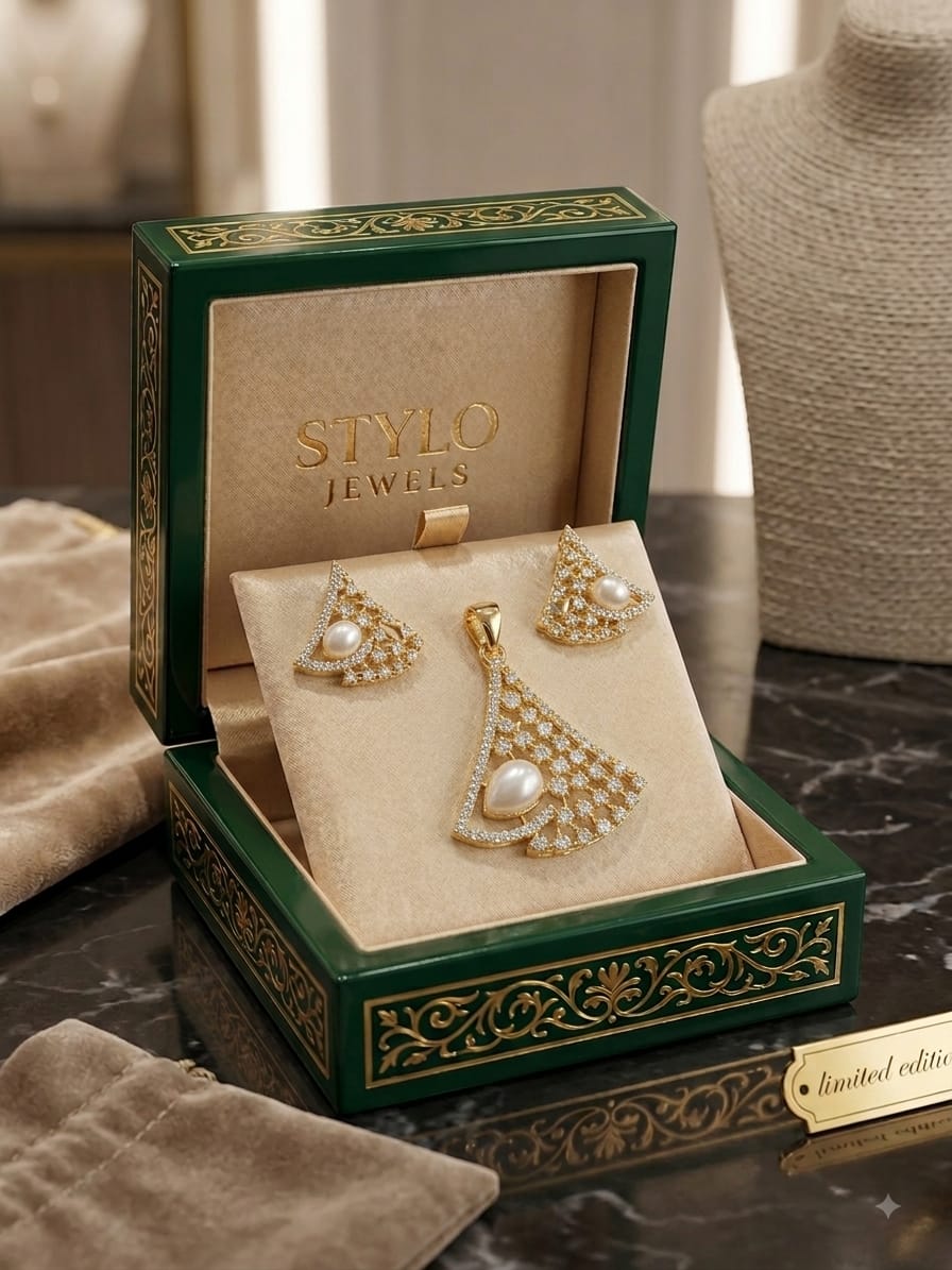 Stylo Jewels Royal Fan Motif Pearl & Diamond Pendant Set